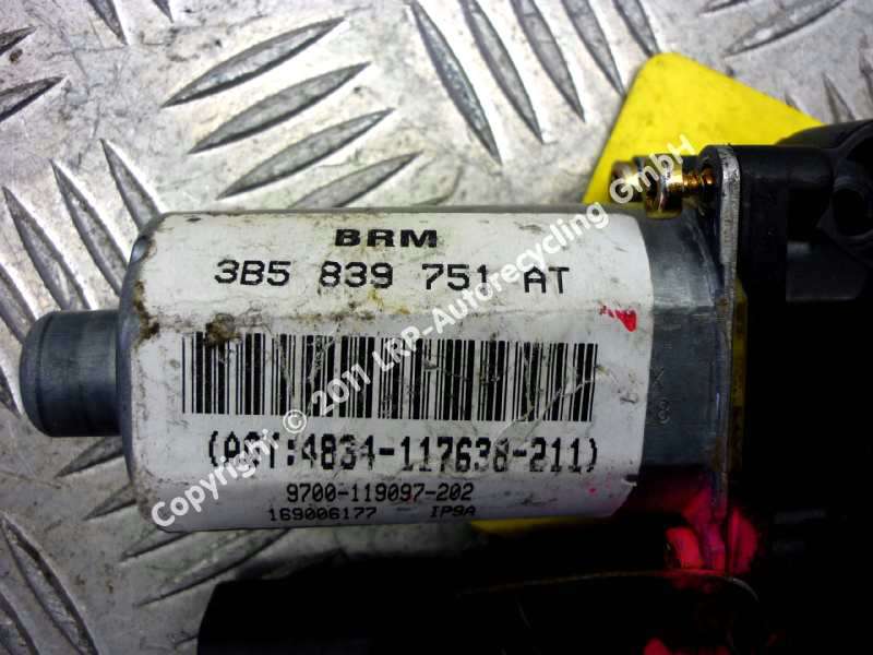 VW Passat Typ 3B BJ 1999 Fensterhebermotor hinten links 3B5839751AT